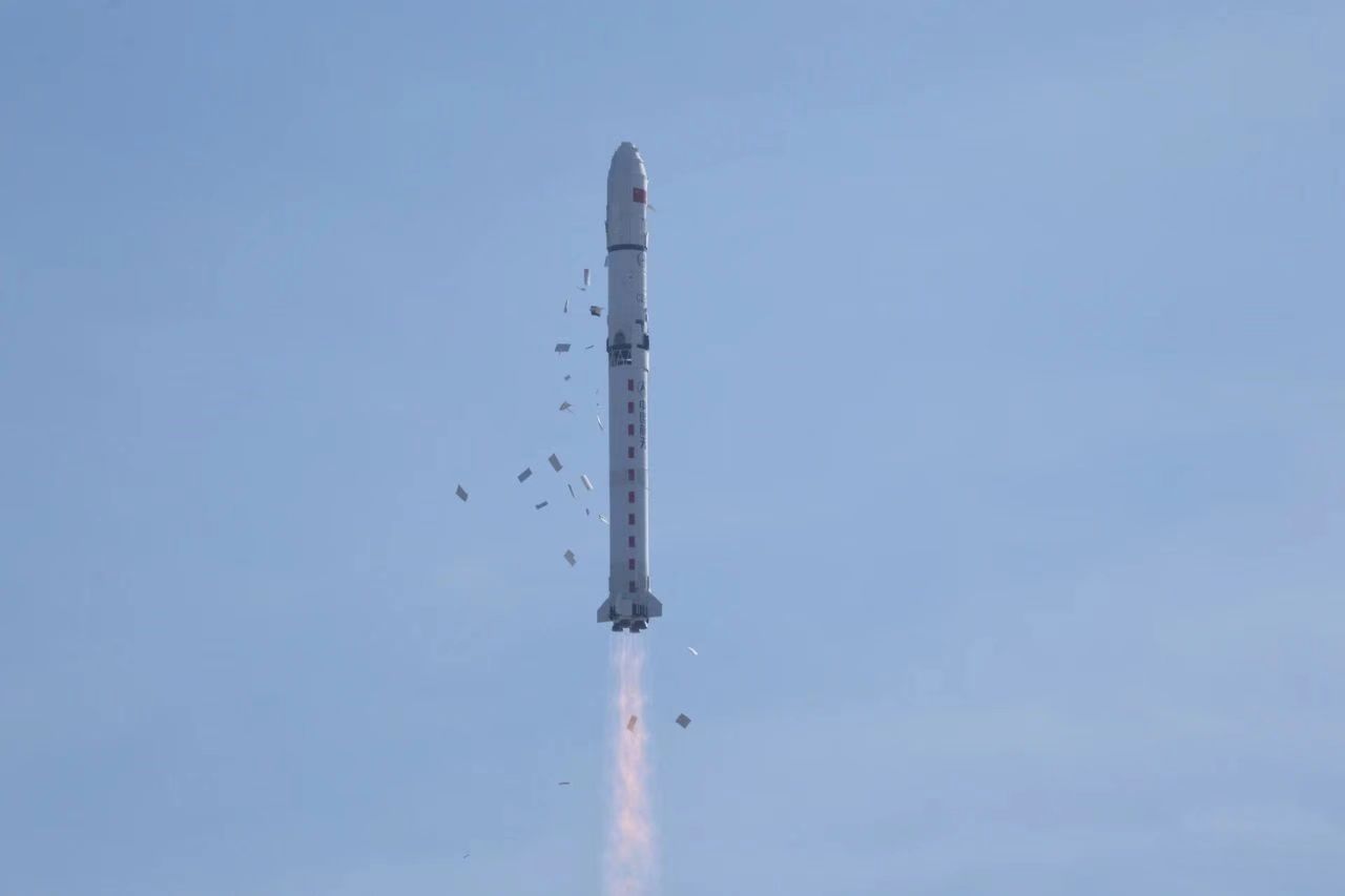 20250117深空动力拉断器助力天路一号卫星太阳翼成功展开.jpg