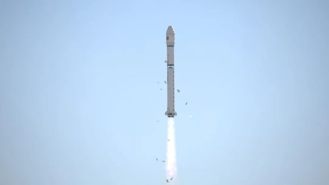 20250402深空动力拉断器助力卫星互联技术试验卫星太阳翼成功发射.jpg